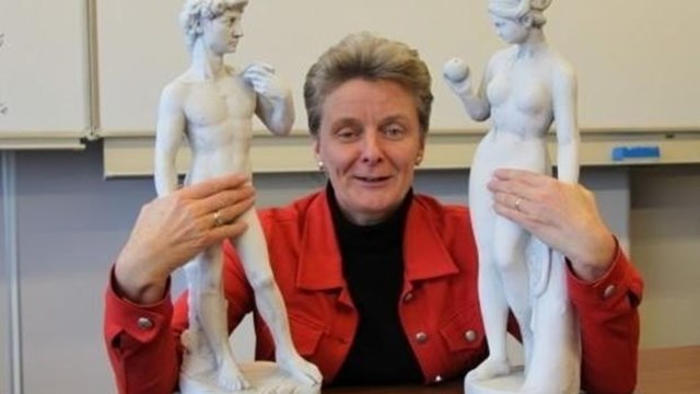 Columns Anneke de Vries, docente